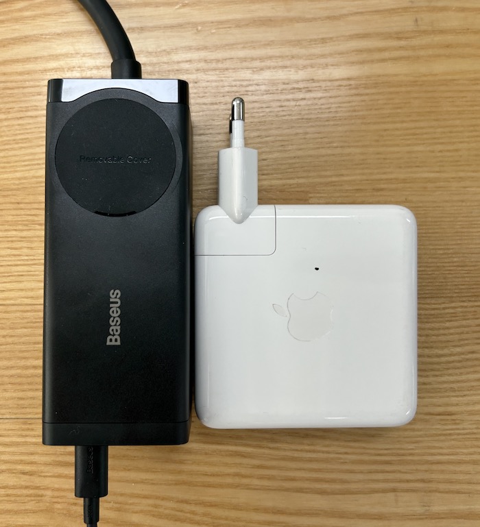 베이스어스-애플-정품-충전기-크기-비교